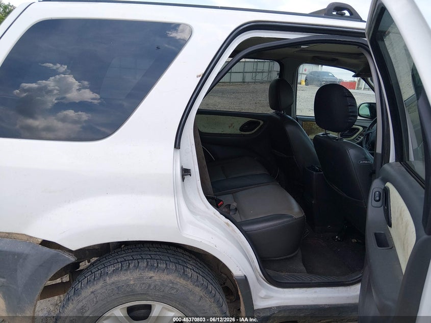 2004 Ford Escape VIN 1FMCU03114DA00296 IAAI salvage auction — NORMAL WEAR, Clear (Georgia), sold $275 on 2026-07-09 (photo 8)