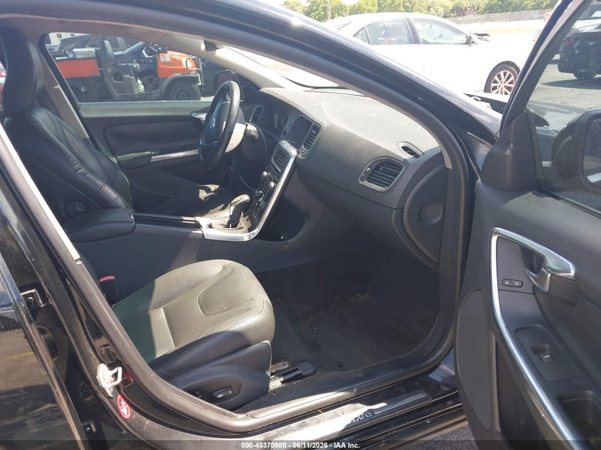 2015 Volvo S60 VIN YV140MFC4F1317884 IAAI salvage auction — NORMAL WEAR, Clear (Florida), sold $475 on 2026-07-09 (photo 5)
