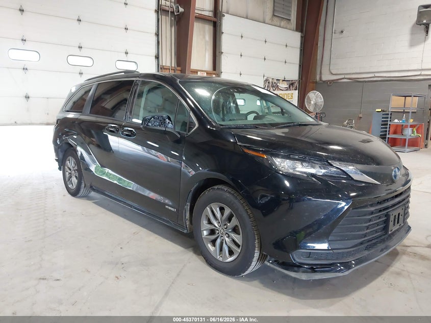 2021 Toyota Sienna VIN 5TDKSKFCXMS032537 IAAI salvage auction — REAR END, Mv-907A (New York), sold $12,650 on 2026-07-15 (photo 1)