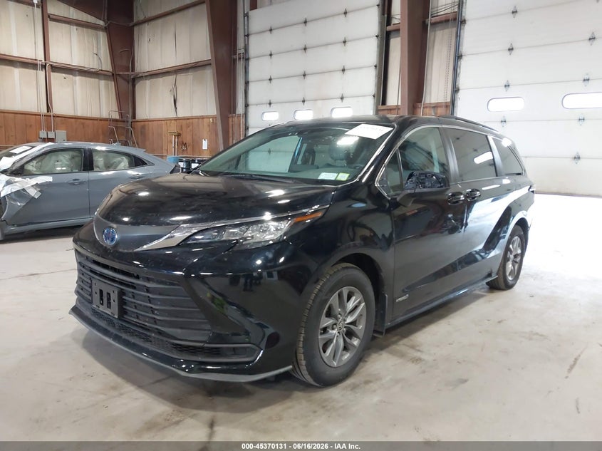 2021 Toyota Sienna VIN 5TDKSKFCXMS032537 IAAI salvage auction — REAR END, Mv-907A (New York), sold $12,650 on 2026-07-15 (photo 2)