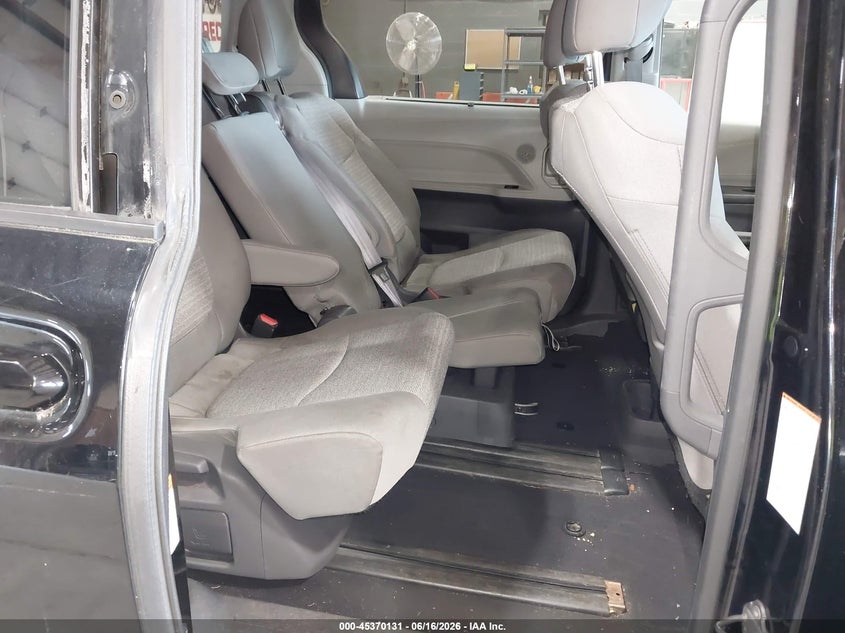 2021 Toyota Sienna VIN 5TDKSKFCXMS032537 IAAI salvage auction — REAR END, Mv-907A (New York), sold $12,650 on 2026-07-15 (photo 8)