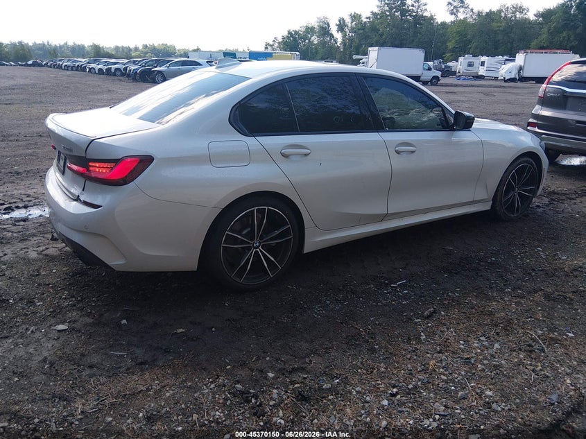 2022 BMW 3er VIN 3MW5R7J09N8C69465 IAAI salvage auction — SIDE, Salvage (Massachusetts), sold $10,300 on 2026-07-29 (photo 4)