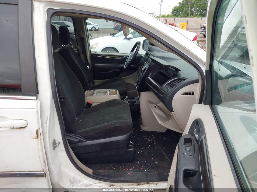 2012 Chrysler Town & country VIN 2C4RC1BG8CR150849 IAAI salvage auction — NORMAL WEAR, Original (Ohio), sold $400 on 2026-07-11 (photo 5)