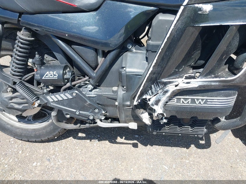 1992 BMW K75 VIN WB1057308N6229016 IAAI salvage auction — RIGHT SIDE, Clear (Michigan), sold $50 on 2026-07-08 (photo 8)
