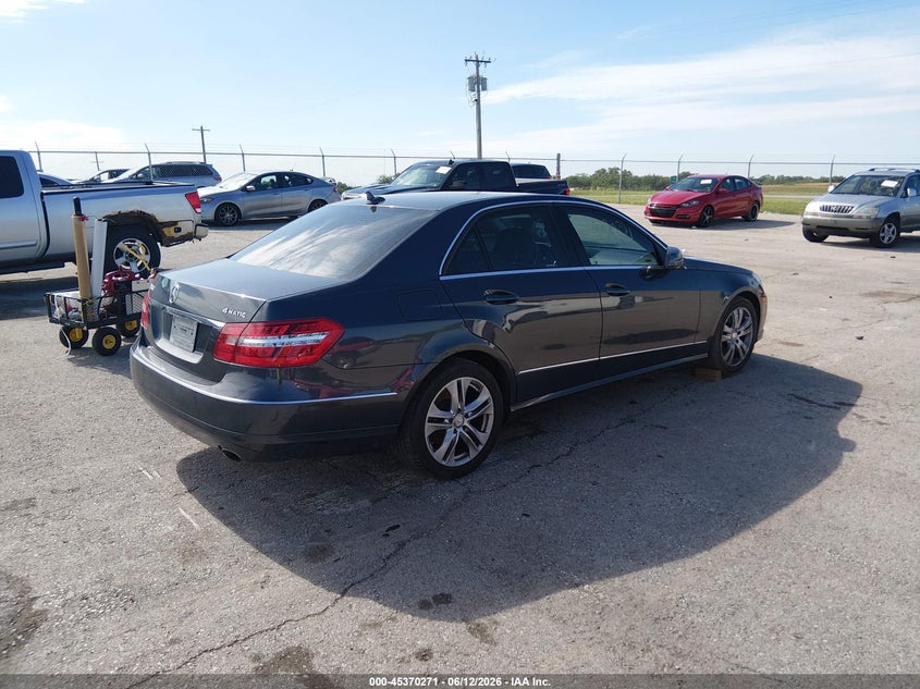 2011 Mercedes-benz E-klasse VIN WDDHF8HB2BA493205 IAAI salvage auction — WATER/FLOOD, Salvage (Missouri), sold $1,225 on 2026-07-16 (photo 4)
