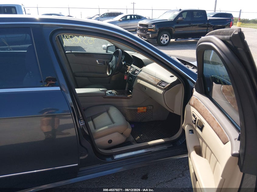 2011 Mercedes-benz E-klasse VIN WDDHF8HB2BA493205 IAAI salvage auction — WATER/FLOOD, Salvage (Missouri), sold $1,225 on 2026-07-16 (photo 5)
