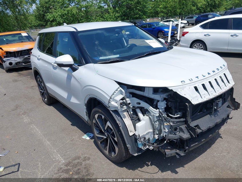 2024 Mitsubishi Outlander VIN JA4J4VA85RZ008009 — IAAI salvage auction photo
