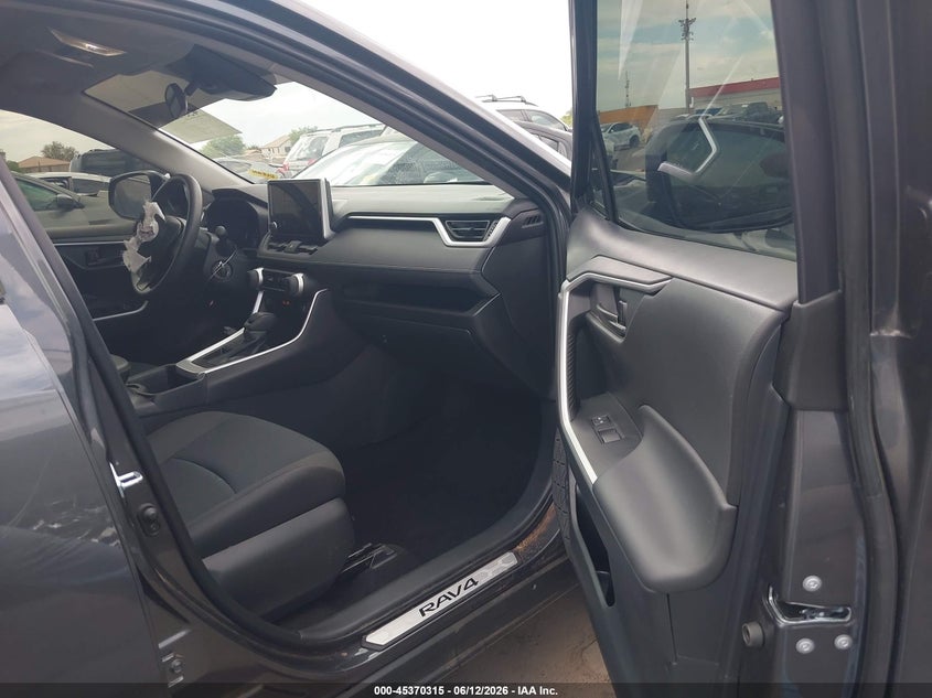 2025 Toyota Rav 4 VIN 2T3K1RFV3SW388532 IAAI salvage auction — RIGHT FRONT, Salvage Title, sold $8,600 on 2026-07-24 (photo 5)