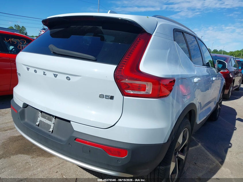 2024 Volvo Xc40 VIN YV4L12UK0R2311735 IAAI salvage auction — LEFT SIDE, Salvage Title, sold $10,350 on 2026-08-18 (photo 4)