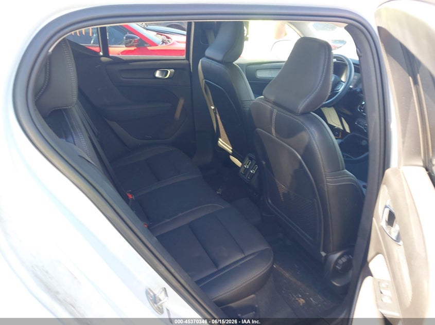 2024 Volvo Xc40 VIN YV4L12UK0R2311735 IAAI salvage auction — LEFT SIDE, Salvage Title, sold $10,350 on 2026-08-18 (photo 8)