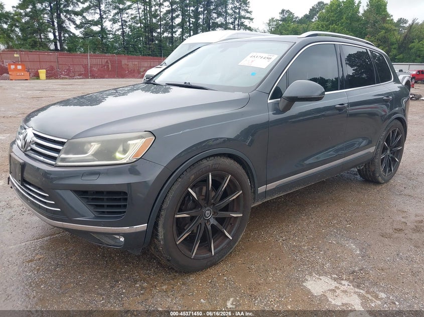 2015 Volkswagen Touareg VIN WVGEF9BP8FD005558 IAAI salvage auction — RIGHT SIDE, Salvage (Texas), sold $1,300 on 2026-07-23 (photo 2)