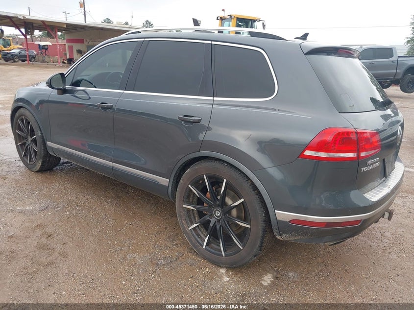 2015 Volkswagen Touareg VIN WVGEF9BP8FD005558 IAAI salvage auction — RIGHT SIDE, Salvage (Texas), sold $1,300 on 2026-07-23 (photo 3)