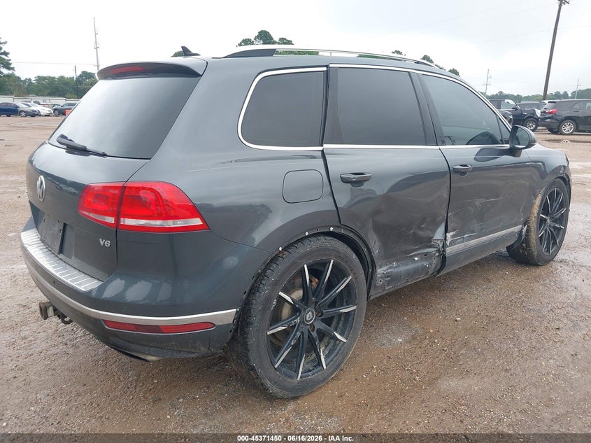 2015 Volkswagen Touareg VIN WVGEF9BP8FD005558 IAAI salvage auction — RIGHT SIDE, Salvage (Texas), sold $1,300 on 2026-07-23 (photo 4)