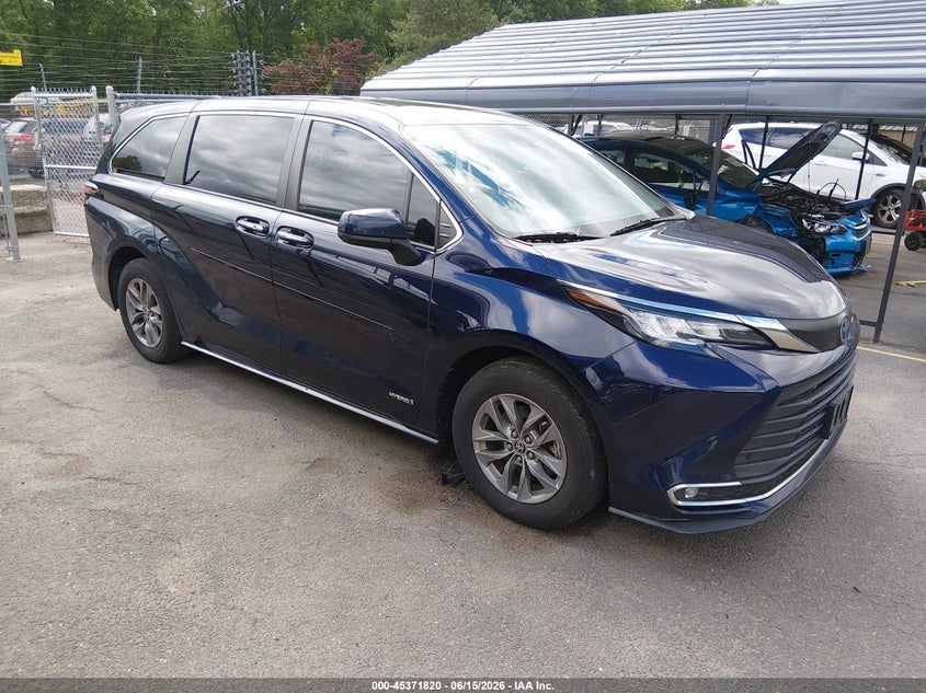 2021 Toyota Sienna VIN 5TDYSKFC8MS001782 IAAI salvage auction — LEFT SIDE, Salvage Title, sold $11,500 on 2026-08-20 (photo 1)