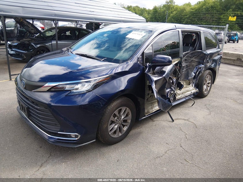 2021 Toyota Sienna VIN 5TDYSKFC8MS001782 IAAI salvage auction — LEFT SIDE, Salvage Title, sold $11,500 on 2026-08-20 (photo 2)