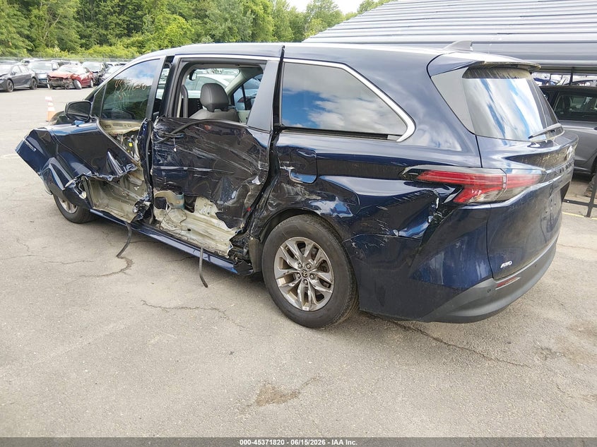 2021 Toyota Sienna VIN 5TDYSKFC8MS001782 IAAI salvage auction — LEFT SIDE, Salvage Title, sold $11,500 on 2026-08-20 (photo 3)