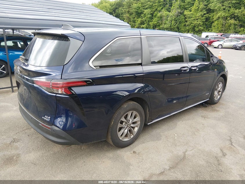 2021 Toyota Sienna VIN 5TDYSKFC8MS001782 IAAI salvage auction — LEFT SIDE, Salvage Title, sold $11,500 on 2026-08-20 (photo 4)