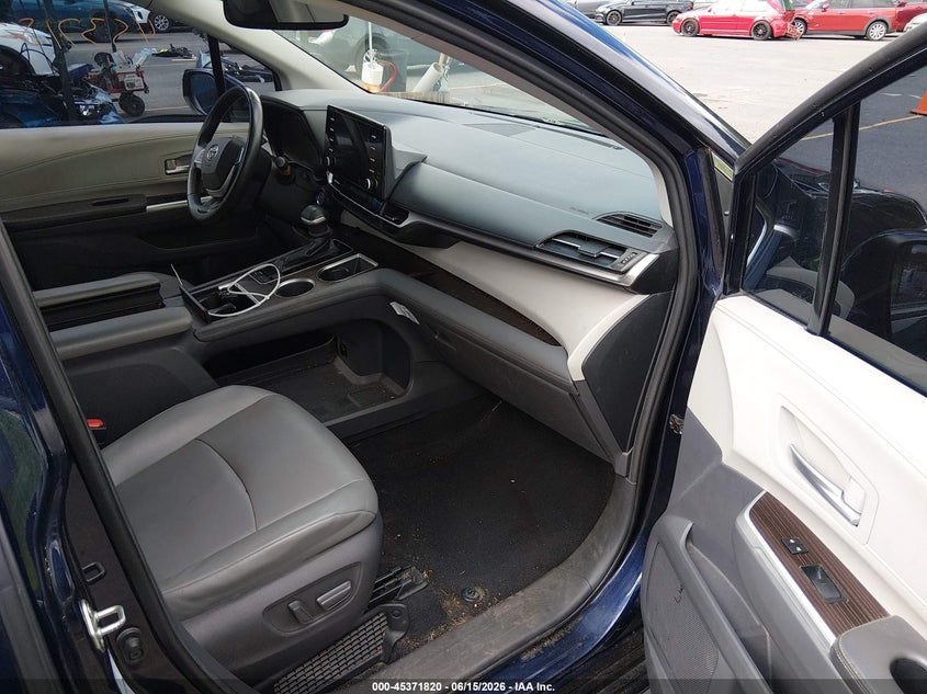 2021 Toyota Sienna VIN 5TDYSKFC8MS001782 IAAI salvage auction — LEFT SIDE, Salvage Title, sold $11,500 on 2026-08-20 (photo 5)
