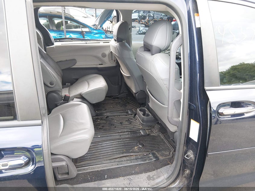 2021 Toyota Sienna VIN 5TDYSKFC8MS001782 IAAI salvage auction — LEFT SIDE, Salvage Title, sold $11,500 on 2026-08-20 (photo 8)