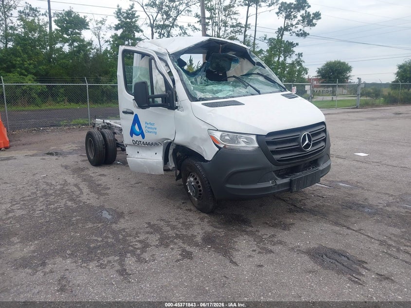 2023 Mercedes-benz VIN W1X8K23Y9PN270786 IAAI salvage auction — ROLLOVER, Salvage Title, sold $5,600 on 2026-07-15 (photo 1)