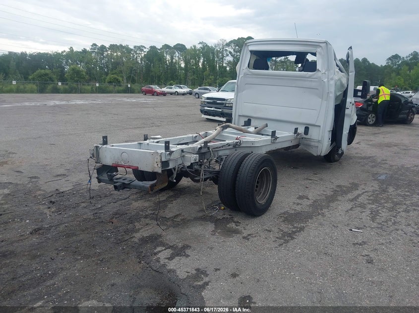 2023 Mercedes-benz VIN W1X8K23Y9PN270786 IAAI salvage auction — ROLLOVER, Salvage Title, sold $5,600 on 2026-07-15 (photo 4)