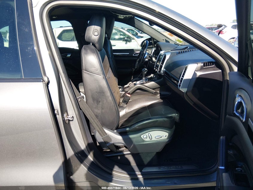 2016 Porsche Cayenne VIN WP1AA2A20GLA09656 IAAI salvage auction — LEFT FRONT, Salvage Title, sold $6,300 on 2026-08-25 (photo 5)