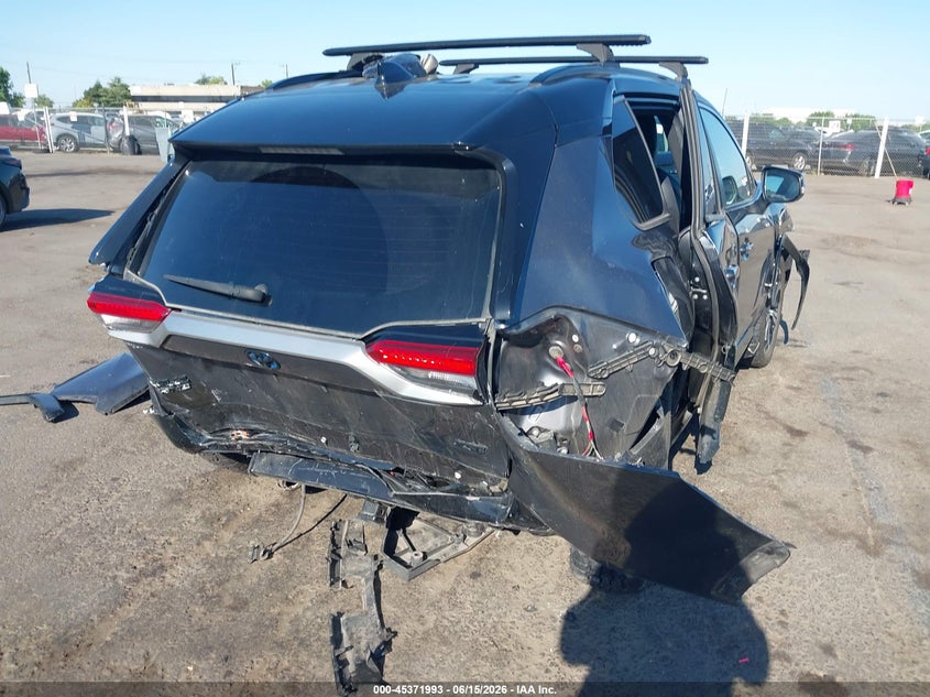 2022 Toyota Rav 4 VIN JTMFB3FV4ND080038 IAAI salvage auction — REAR END, Salvage (California), sold $7,650 on 2026-07-22 (photo 4)
