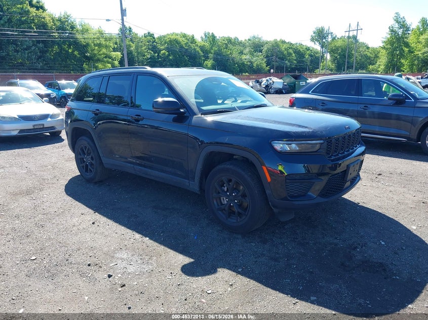 2025 Jeep Grand cherokee VIN 1C4RJHAGXS8741470 IAAI salvage auction — LEFT SIDE, Salvage Title, sold $18,900 on 2026-07-30 (photo 1)