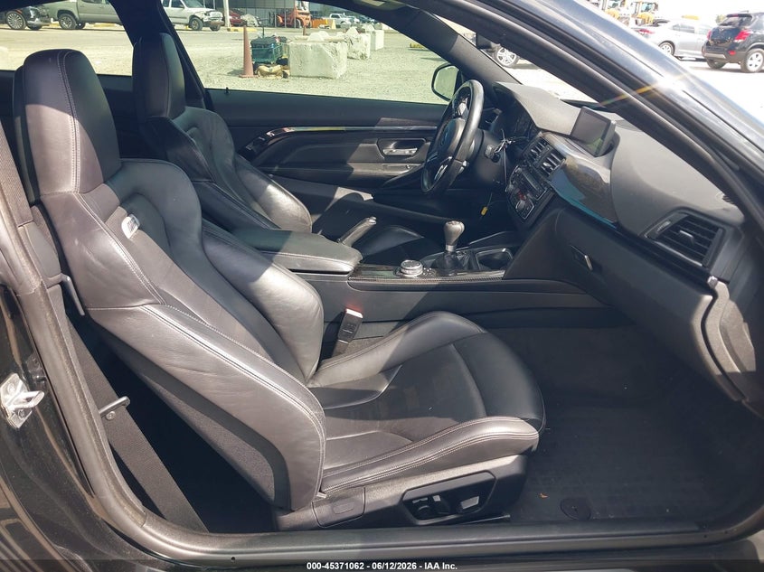 2015 BMW M4 VIN WBS3R9C51FK334526 IAAI salvage auction — SIDE, Salvage Title, sold $17,300 on 2026-07-15 (photo 5)