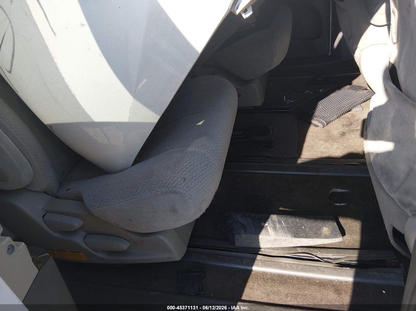 2013 Toyota Sienna VIN 5TDJK3DC4DS054005 IAAI salvage auction — LEFT & RIGHT, Salvage Title, sold $25 on 2026-07-21 (photo 8)