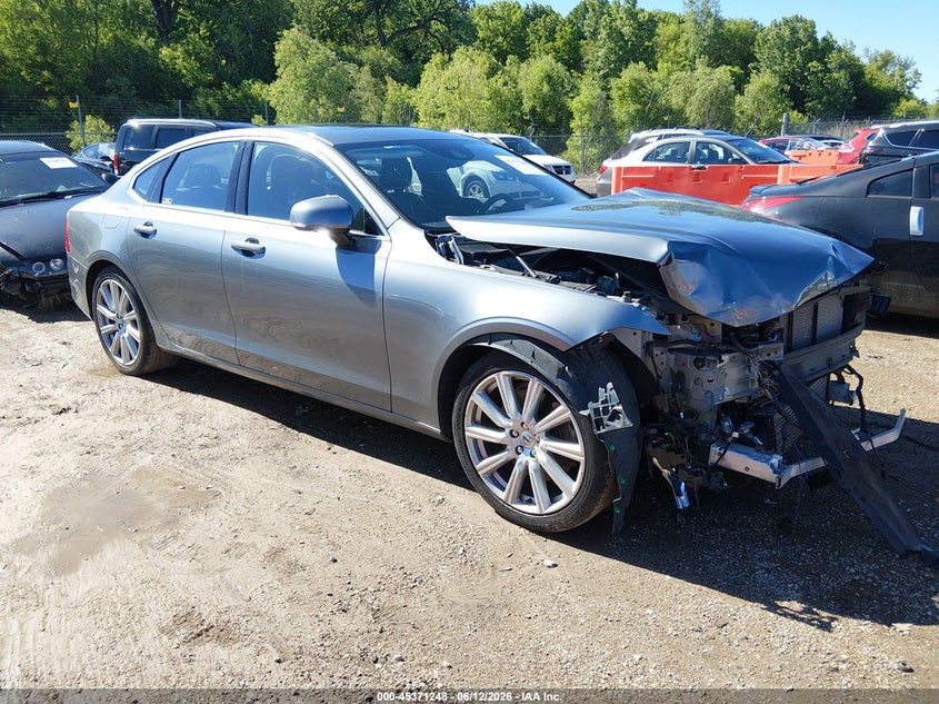 2017 Volvo S90 VIN YV1A22MK2H1010390 IAAI salvage auction — FRONT END, Salvage (Illinois), sold $950 on 2026-08-12 (photo 1)