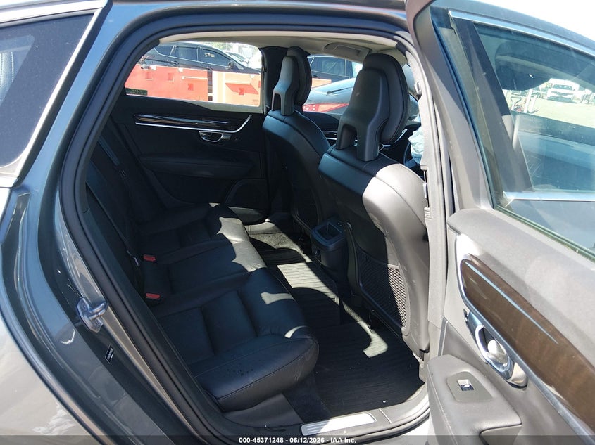 2017 Volvo S90 VIN YV1A22MK2H1010390 IAAI salvage auction — FRONT END, Salvage (Illinois), sold $950 on 2026-08-12 (photo 8)