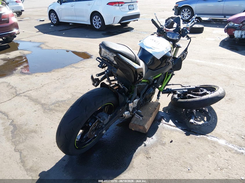 2022 Kawasaki Er VIN ML5EREL19NDA73622 IAAI salvage auction — ROLLOVER, Salvage Title, sold $225 on 2026-07-28 (photo 4)
