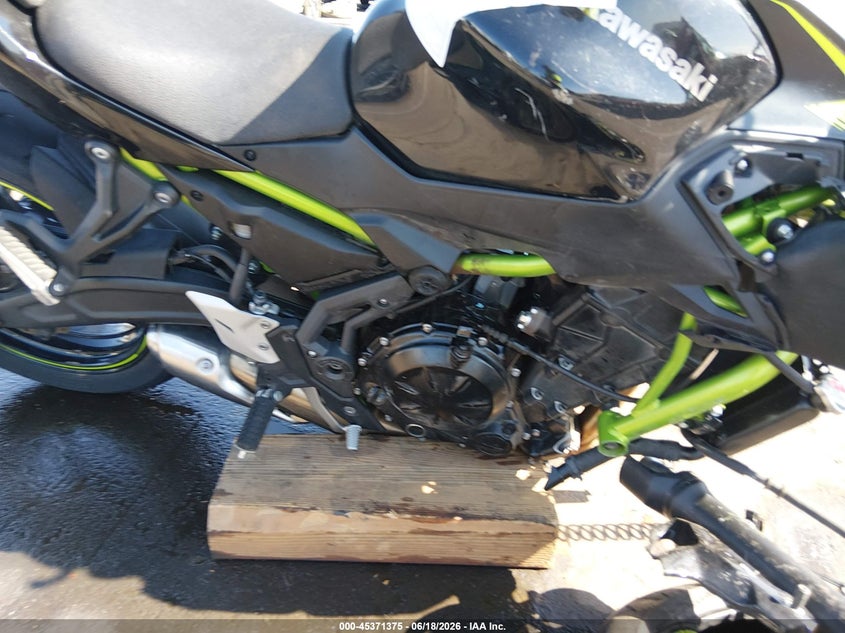 2022 Kawasaki Er VIN ML5EREL19NDA73622 IAAI salvage auction — ROLLOVER, Salvage Title, sold $225 on 2026-07-28 (photo 8)