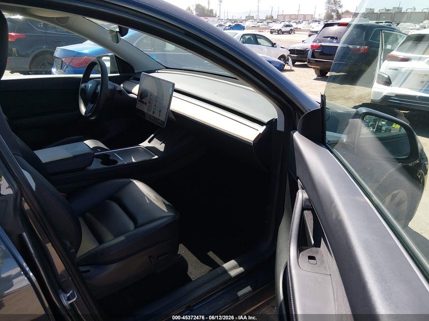 2021 Tesla Model y VIN 5YJYGDEE4MF282046 IAAI salvage auction — RIGHT SIDE, Salvage (California), sold $10,250 on 2026-07-09 (photo 5)