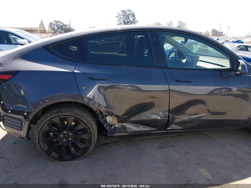 2021 Tesla Model y VIN 5YJYGDEE4MF282046 IAAI salvage auction — RIGHT SIDE, Salvage (California), sold $10,250 on 2026-07-09 (photo 6)