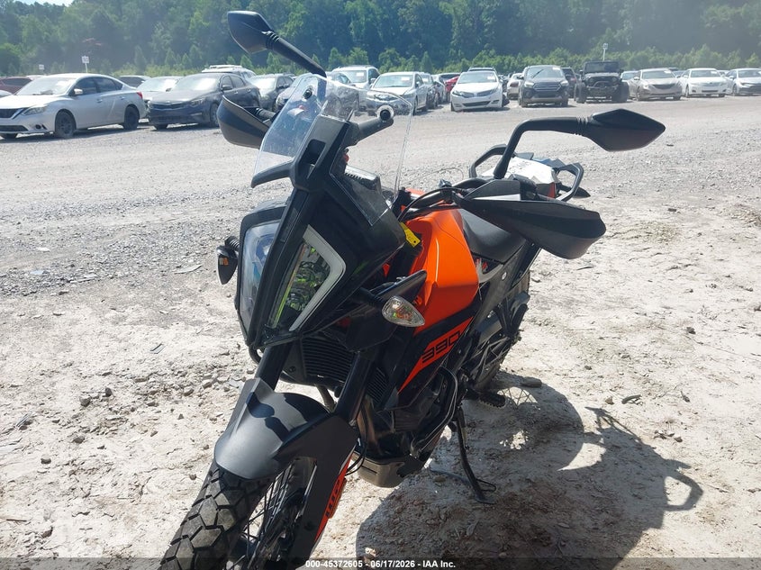 2023 Ktm VIN MD2JGJ40XPC260845 IAAI salvage auction — LEFT & RIGHT, Salvage (Tennessee), sold $1,200 on 2026-07-14 (photo 2)