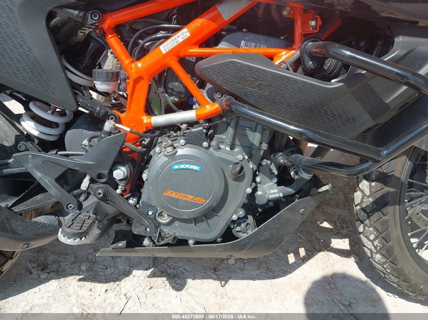 2023 Ktm VIN MD2JGJ40XPC260845 IAAI salvage auction — LEFT & RIGHT, Salvage (Tennessee), sold $1,200 on 2026-07-14 (photo 8)