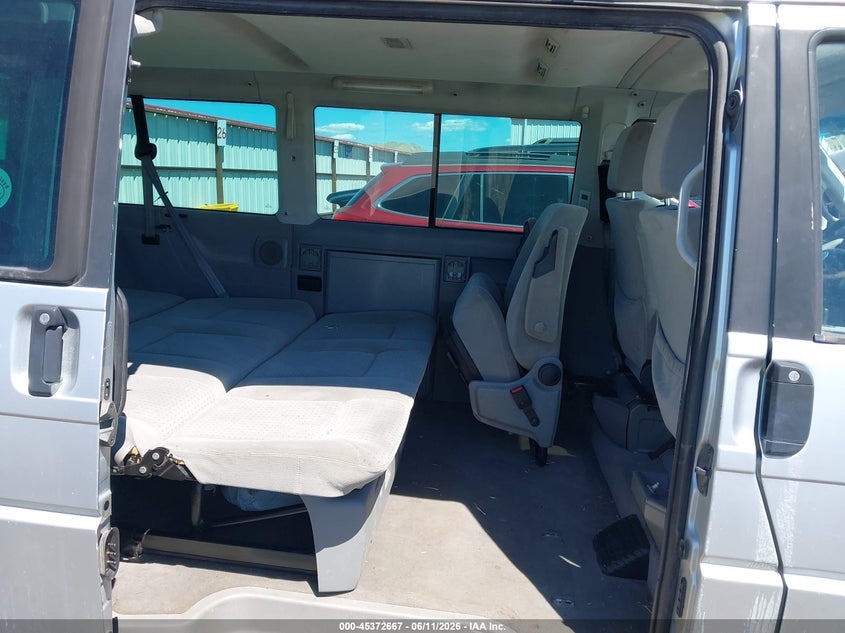 2003 Volkswagen Eurovan VIN WV2MB47013H034643 IAAI salvage auction — NORMAL WEAR, Release Of Interest (Washington), sold $775 on 2026-07-21 (photo 8)