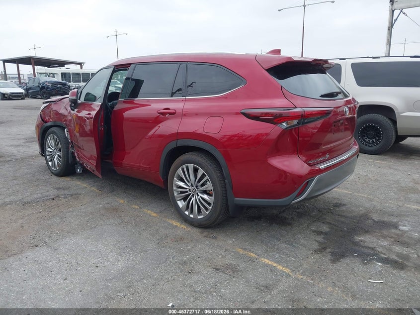 2025 Toyota Highlander VIN 5TDEBRCH4SS653064 IAAI salvage auction — LEFT SIDE, Salvage Title, sold $24,300 on 2026-07-28 (photo 3)