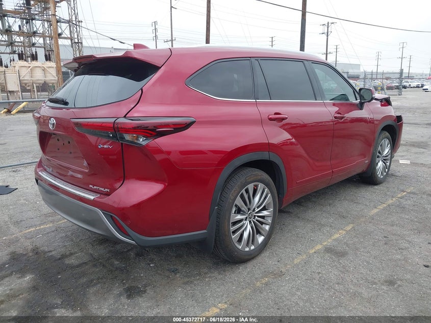 2025 Toyota Highlander VIN 5TDEBRCH4SS653064 IAAI salvage auction — LEFT SIDE, Salvage Title, sold $24,300 on 2026-07-28 (photo 4)