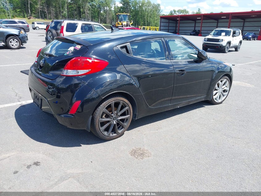 2013 Hyundai Veloster VIN KMHTC6AD2DU117193 IAAI salvage auction — NORMAL WEAR, Clear (Pennsylvania), sold $400 on 2026-07-09 (photo 4)