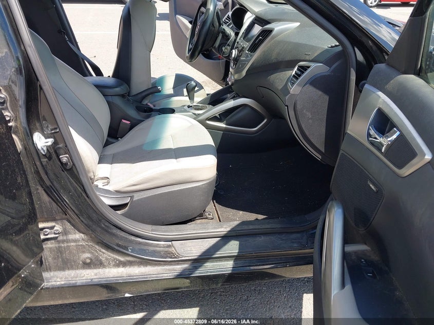 2013 Hyundai Veloster VIN KMHTC6AD2DU117193 IAAI salvage auction — NORMAL WEAR, Clear (Pennsylvania), sold $400 on 2026-07-09 (photo 5)
