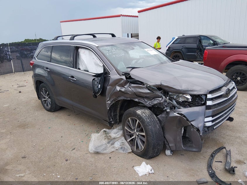 2018 Toyota Highlander VIN 5TDJZRFH8JS523194 IAAI salvage auction — RIGHT FRONT, Salvage (Texas), sold $5,900 on 2026-07-28 (photo 1)