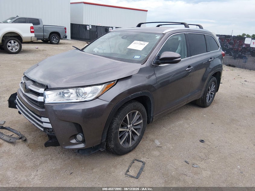 2018 Toyota Highlander VIN 5TDJZRFH8JS523194 IAAI salvage auction — RIGHT FRONT, Salvage (Texas), sold $5,900 on 2026-07-28 (photo 2)