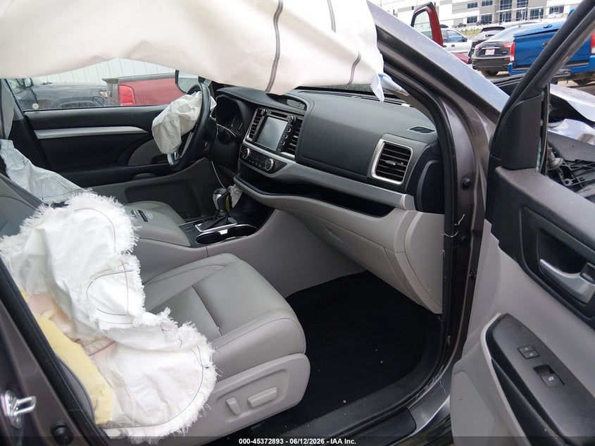 2018 Toyota Highlander VIN 5TDJZRFH8JS523194 IAAI salvage auction — RIGHT FRONT, Salvage (Texas), sold $5,900 on 2026-07-28 (photo 5)