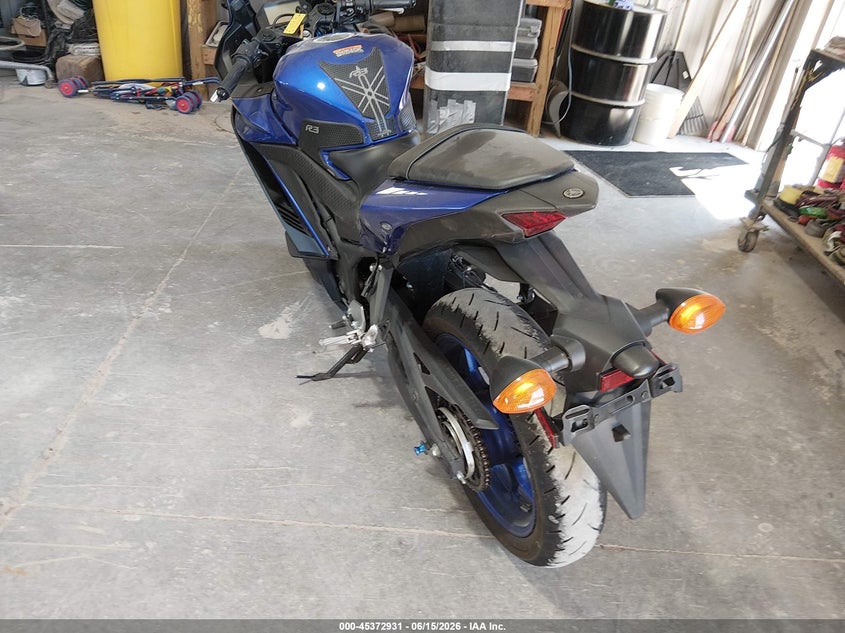 2024 Yamaha Yzf VIN MH3RH18Y0RK015195 IAAI salvage auction — RIGHT FRONT, Salvage (Wisconsin), sold $1,175 on 2026-07-15 (photo 3)