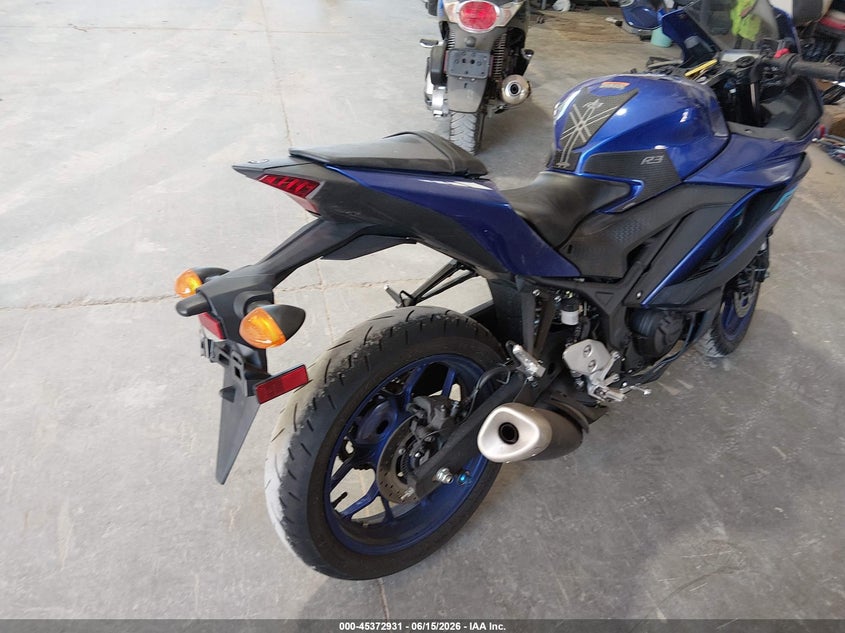 2024 Yamaha Yzf VIN MH3RH18Y0RK015195 IAAI salvage auction — RIGHT FRONT, Salvage (Wisconsin), sold $1,175 on 2026-07-15 (photo 4)