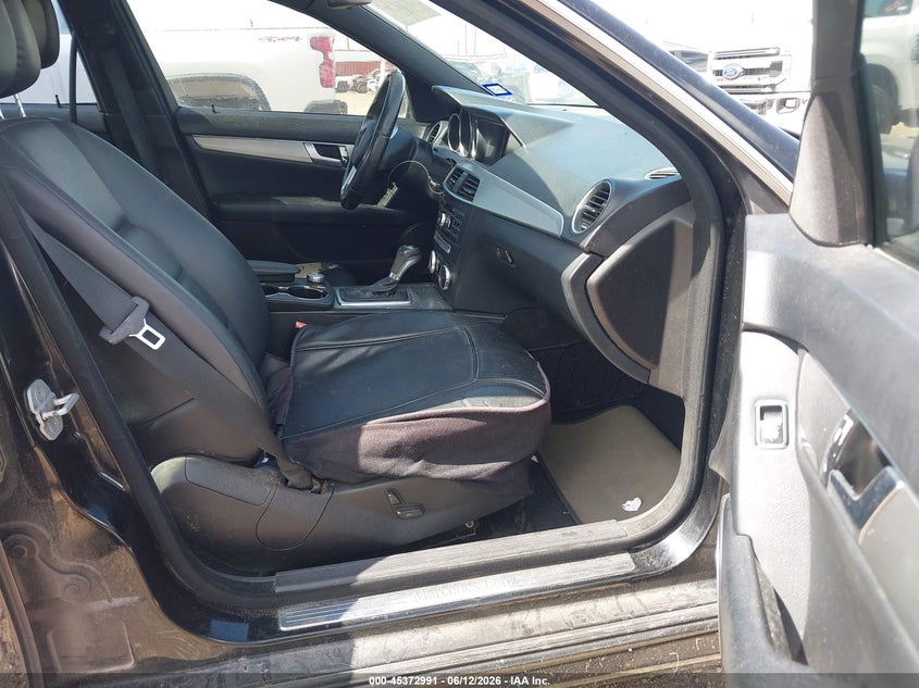 2012 Mercedes-benz C-klasse VIN WDDGF4HB1CR200269 IAAI salvage auction — NORMAL WEAR, Original (Texas), sold $825 on 2026-07-15 (photo 5)