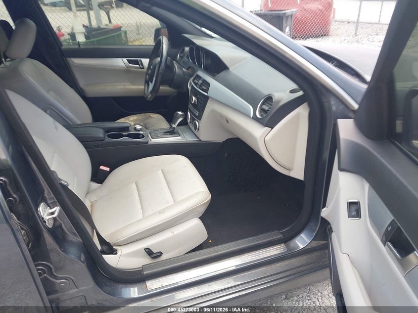 2013 Mercedes-benz C class VIN WDDGF4HB7DA808846 IAAI salvage auction — NORMAL WEAR, Clear (Florida), sold $425 on 2026-07-09 (photo 5)